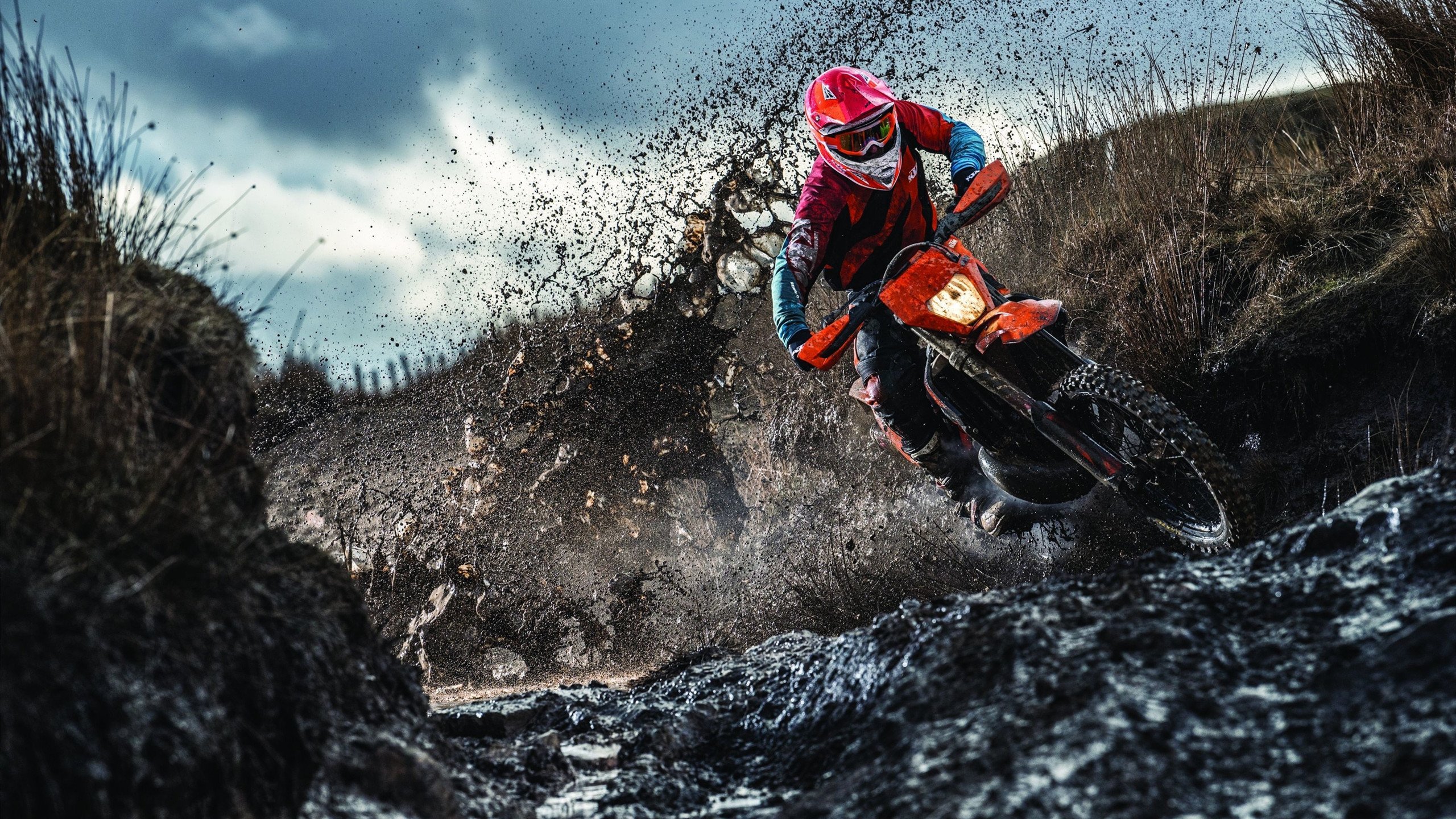 球场上的风云变化，透射强烈对抗